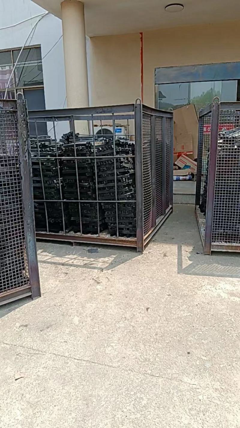 竹炭纯竹炭烧烤碳大量供应量大从优欢迎咨询