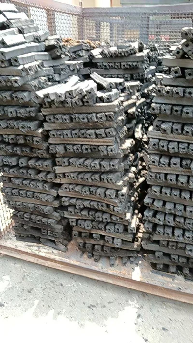 竹炭纯竹炭烧烤碳大量供应量大从优欢迎咨询