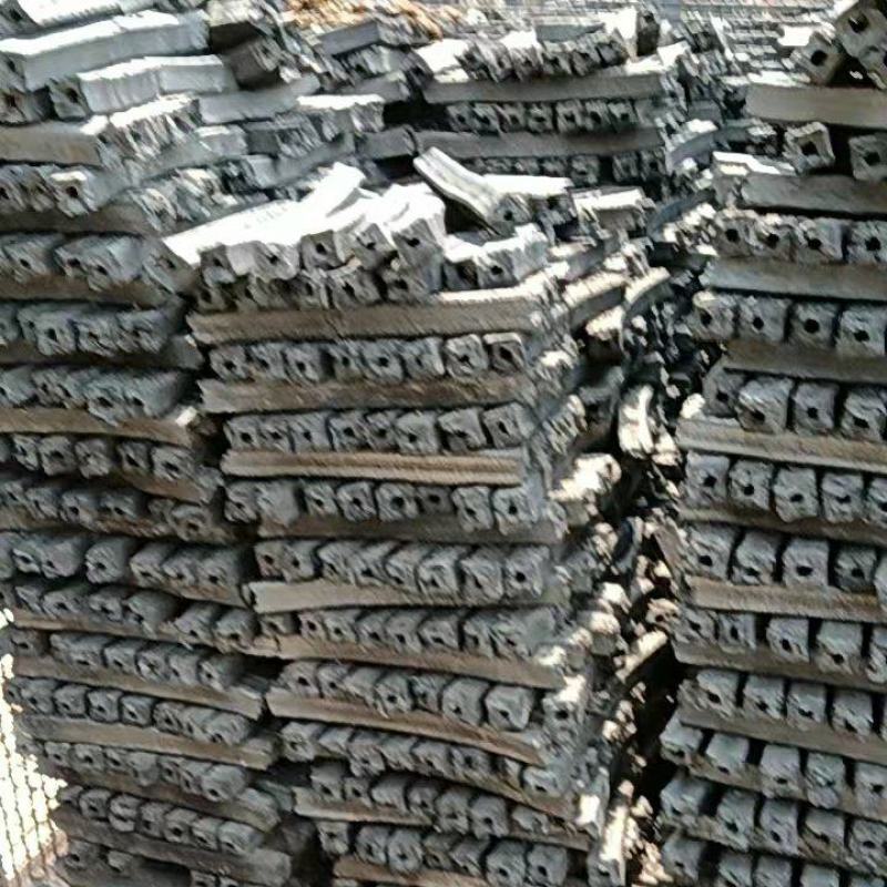 竹炭纯竹炭烧烤碳大量供应量大从优欢迎咨询