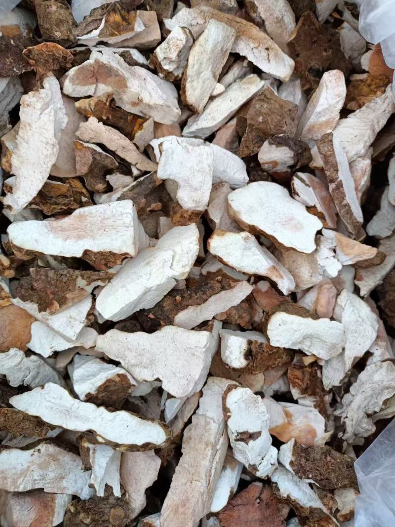 本地土茯苓长条块白肉粉质，足干无碎大量批发，量大欢迎洽谈
