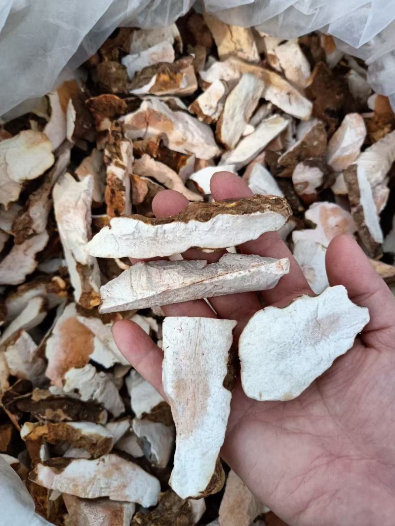 本地土茯苓长条块白肉粉质，足干无碎大量批发，量大欢迎洽谈