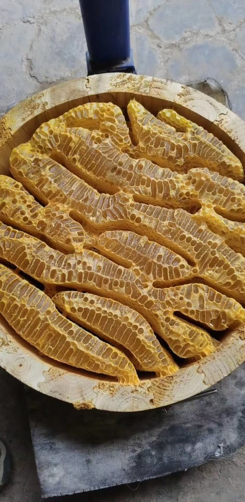 圆桶蜂巢蜜！传统养殖法，连桶带巢蜜发货！