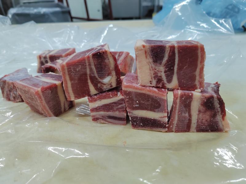 满肉牛肋排块，货源充足，颜色鲜艳质量保证手续齐全全国发货