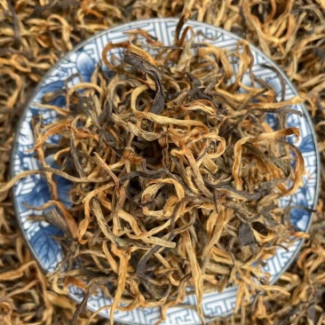 大树红茶金芽曲红云南滇红金芽500g包邮