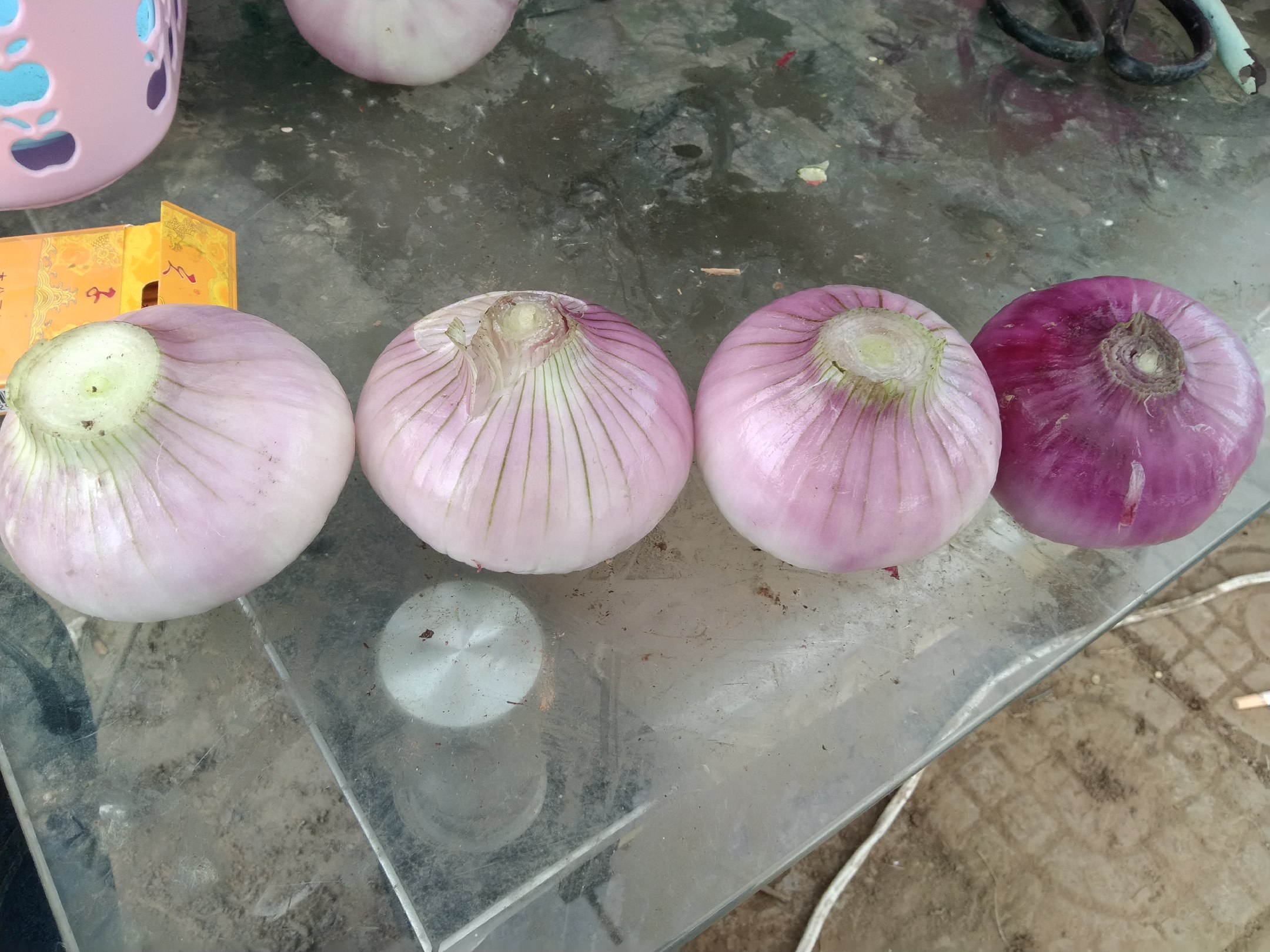 紫皮洋葱和紫皮蒜煮好的水