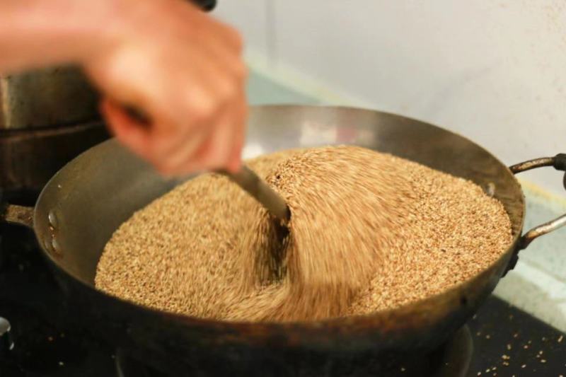 河南特产纯手工制作芝麻盐。