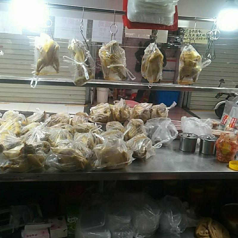 招牌盐焗鸡。广东省内包邮75元一只，2斤至2.5斤重一只