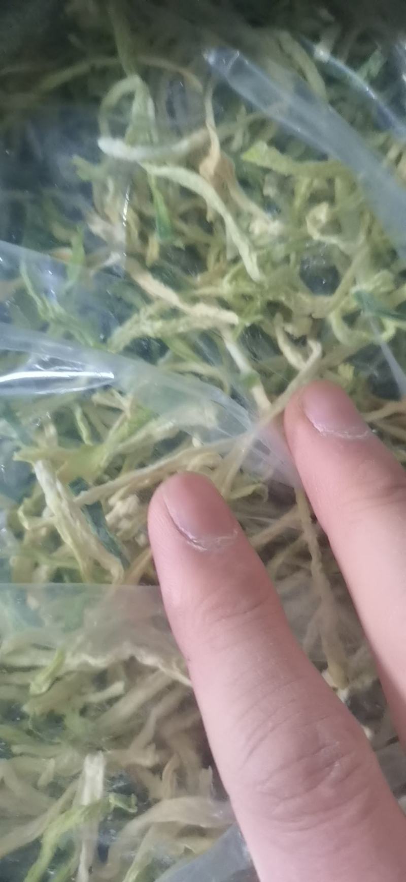 烘干绿皮萝卜丝出口级质量很好，价格实惠不到4吨货，