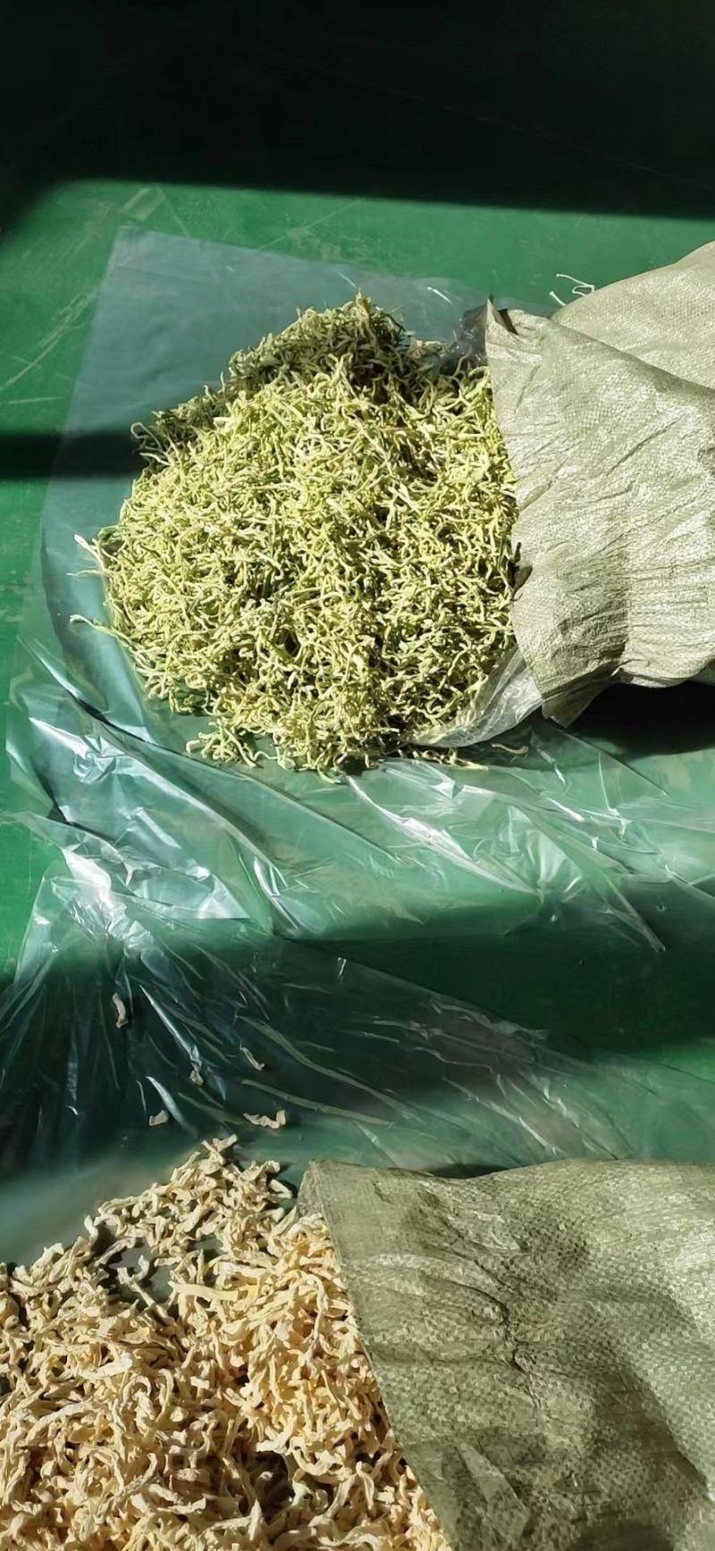 烘干绿皮萝卜丝出口级质量很好，价格实惠不到4吨货，