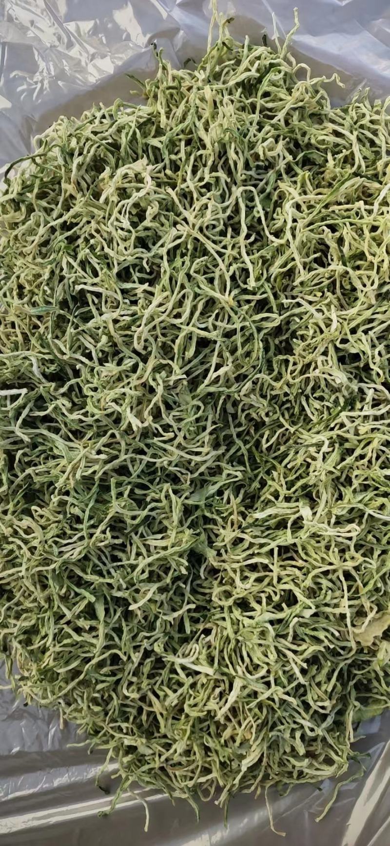 烘干绿皮萝卜丝出口级质量很好，价格实惠不到4吨货，