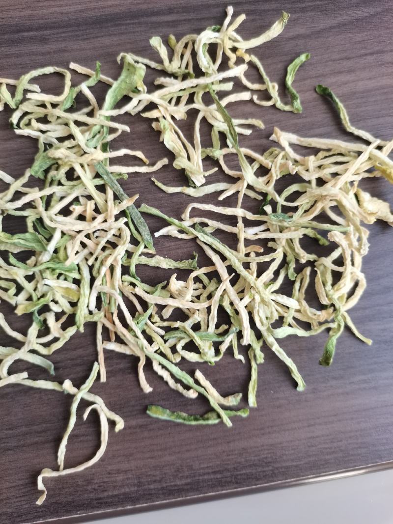 烘干绿皮萝卜丝出口级质量很好，价格实惠不到4吨货，