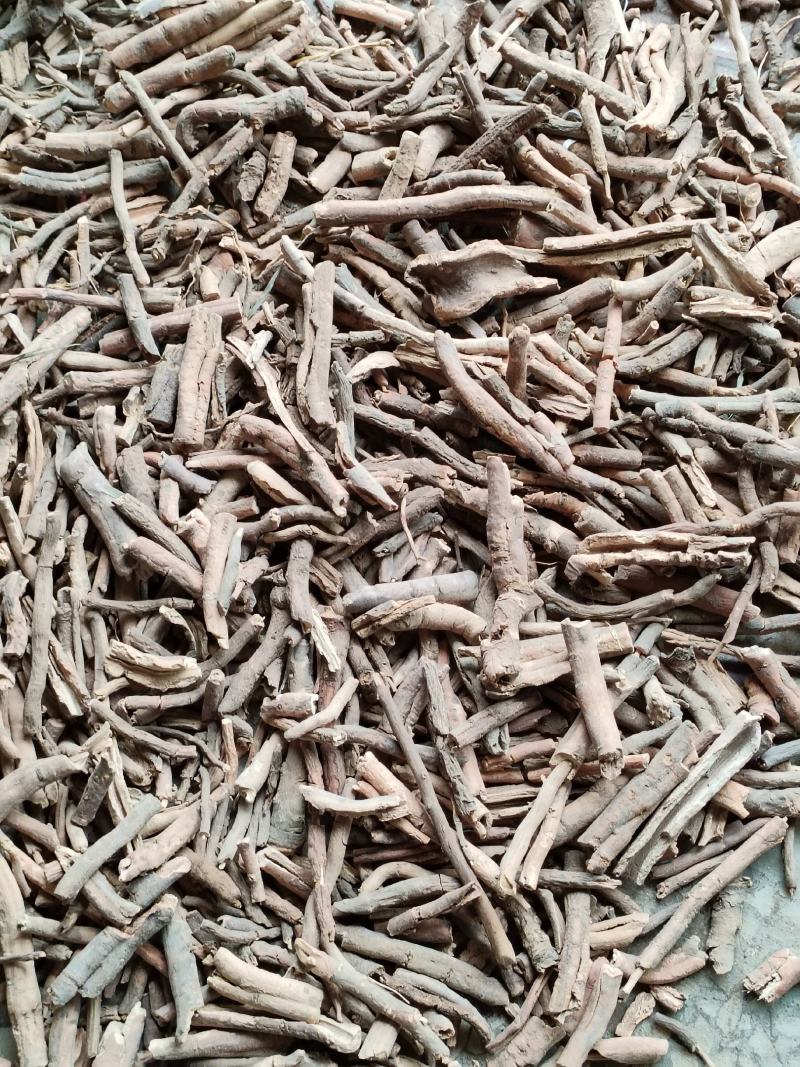牡丹皮，陈货，药厂用抽芯百分之七十粉丹皮