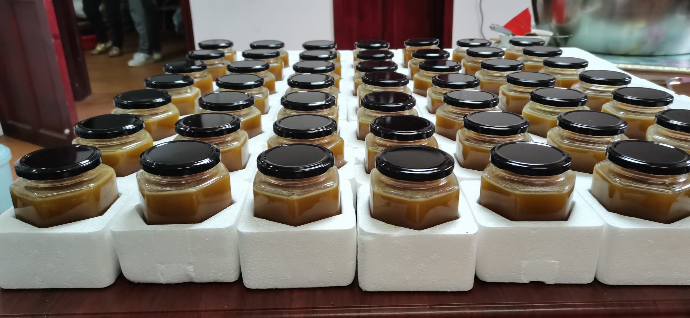 伽师蜜1号正在进行电商包装,准备发往全国各地 伽师蜜1号电商包装与物流现场