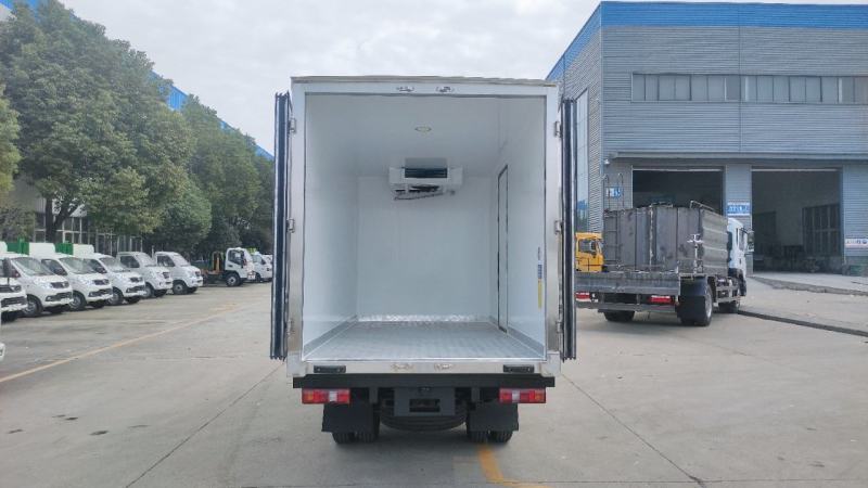 特价处理一批蓝牌冷藏车