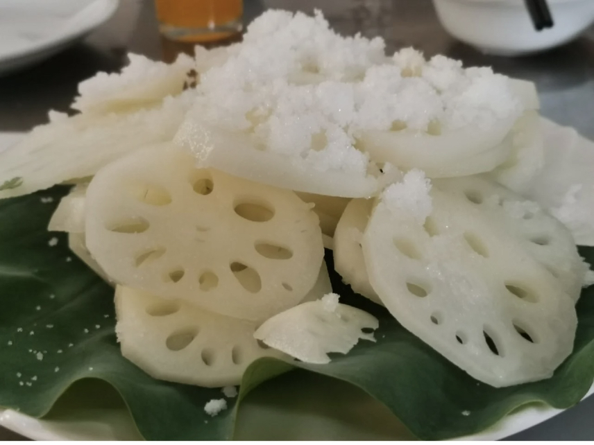 莲藕排骨汤成品图,展示莲藕带在汤品中的表现 莲藕排骨汤成品图