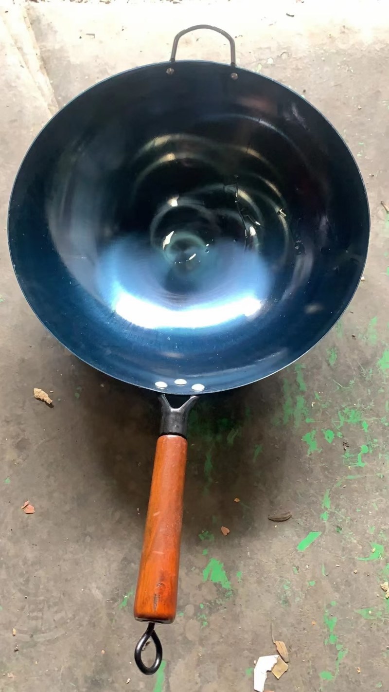 纯手工老铁锅，传统工艺经过20道工序，精心打磨流程