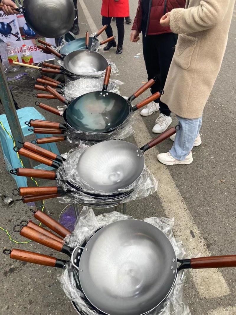 纯手工老铁锅，传统工艺经过20道工序，精心打磨流程