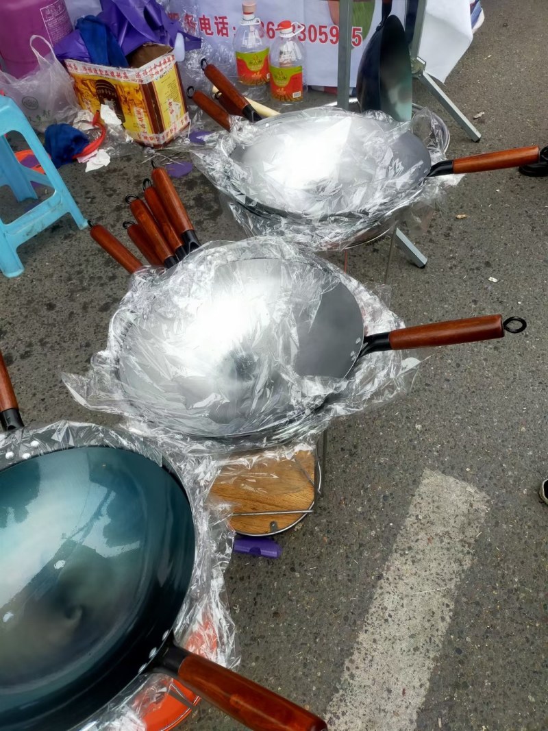 纯手工老铁锅，传统工艺经过20道工序，精心打磨流程