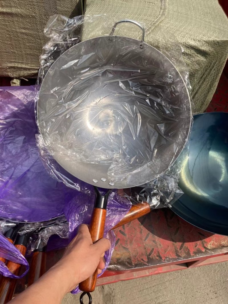 纯手工老铁锅，传统工艺经过20道工序，精心打磨流程
