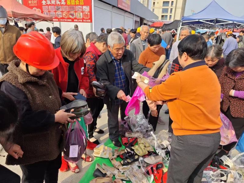 拖鞋批发摆摊乳胶凉鞋男女拖鞋批发地摊赶集展会热销送广告