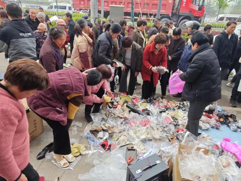 拖鞋批发摆摊乳胶凉鞋男女拖鞋批发地摊赶集展会热销送广告