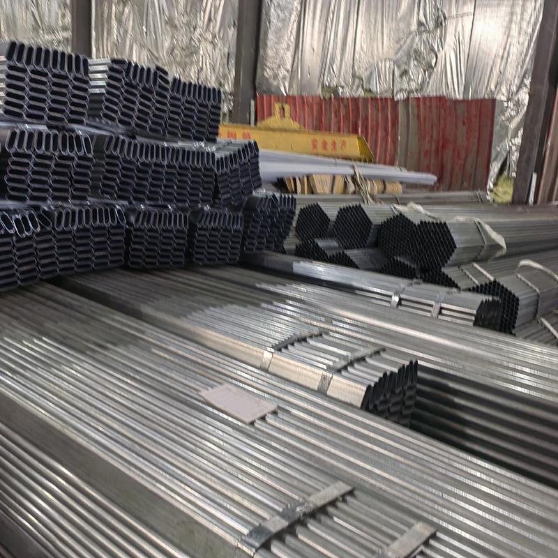 天津广通钢铁有限公司专业生产镀锌带椭圆管圆管方矩管