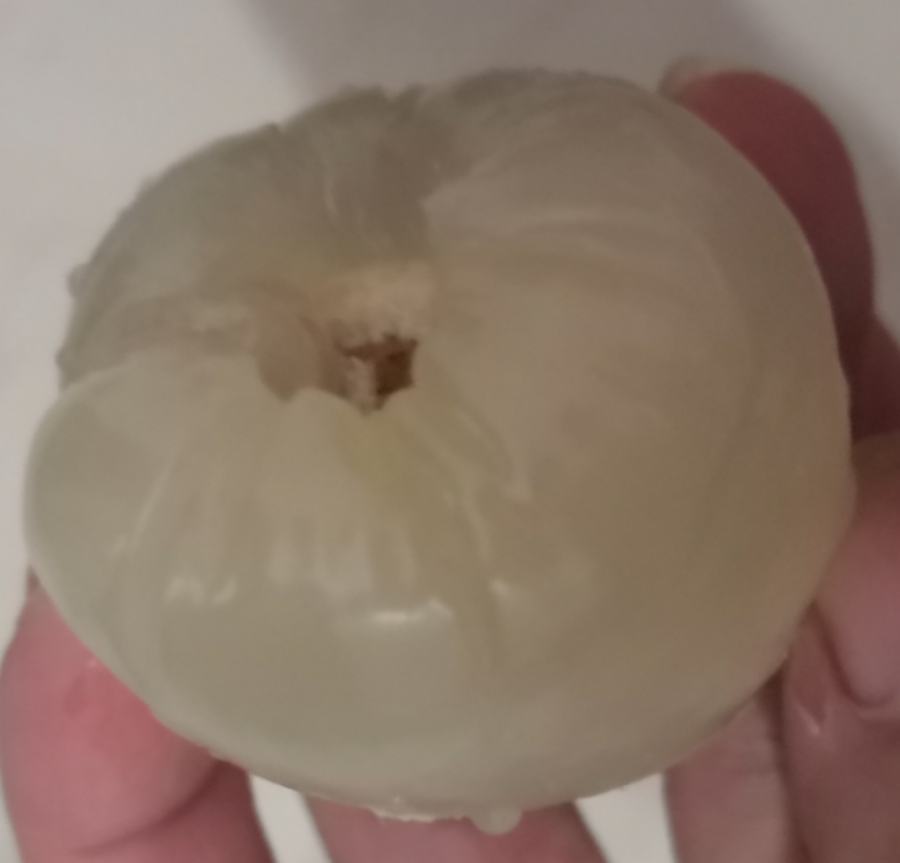 妃子笑荔枝果肉与果核对比图