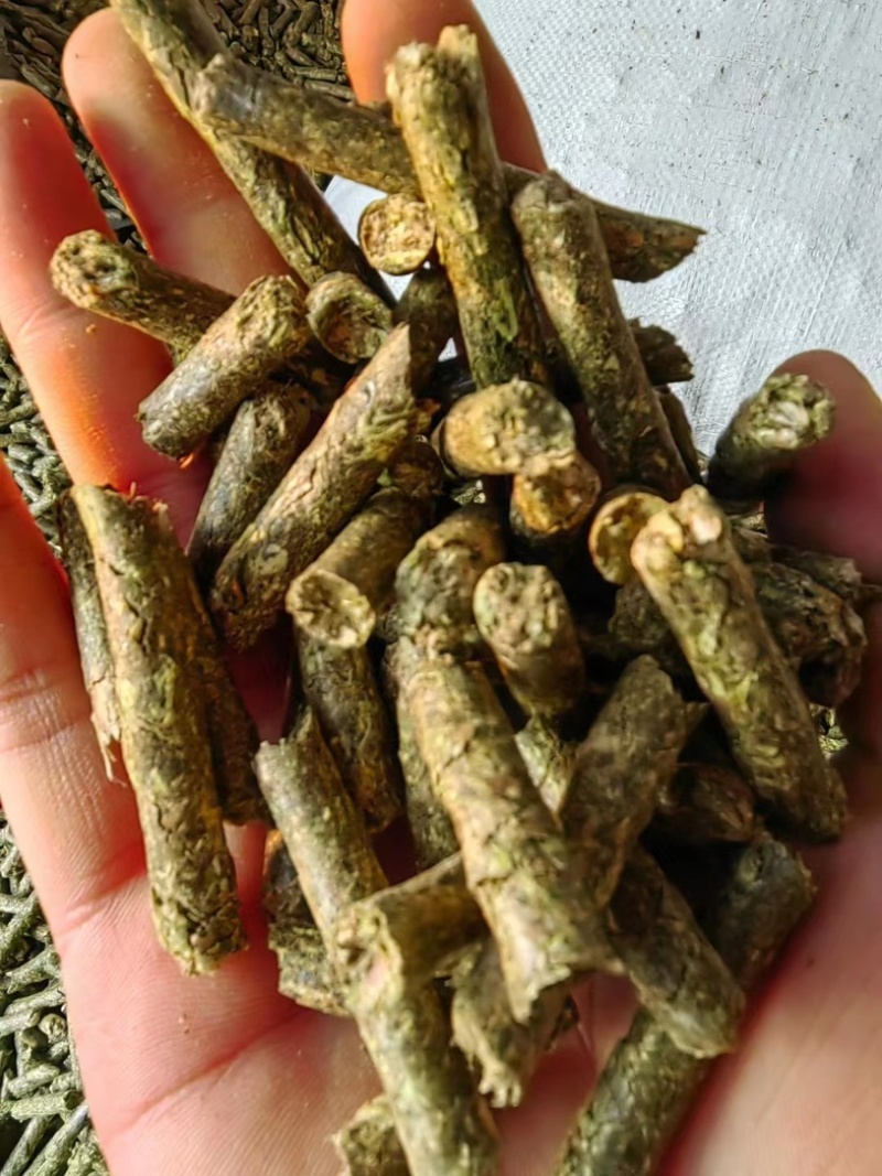 牛羊育混全价料高温熟化料，适口性好，易吸收，营养价值高！