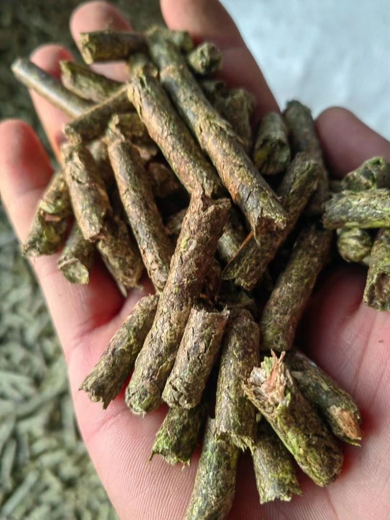 牛羊育混全价料高温熟化料，适口性好，易吸收，营养价值高！