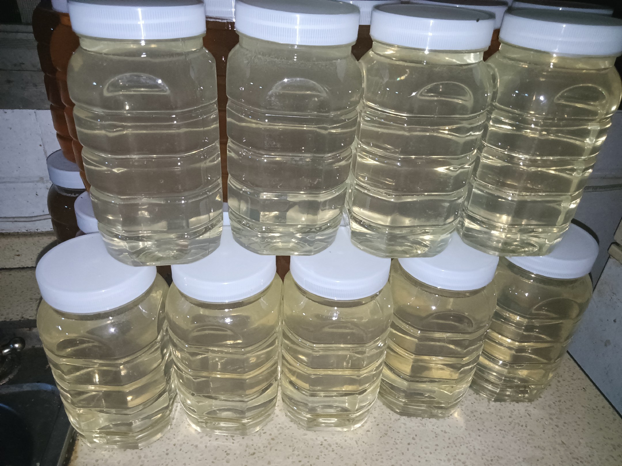 儿童饮用蜂蜜水示意图