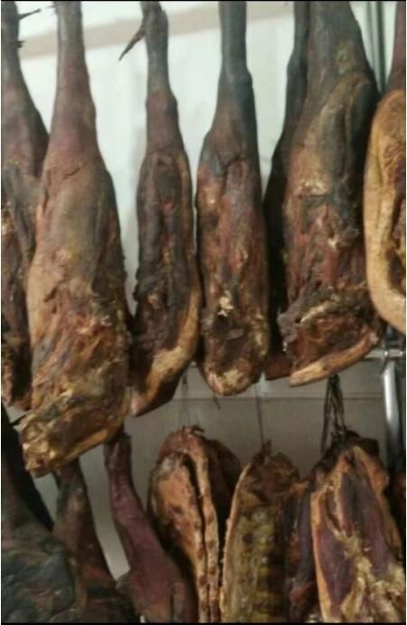 特产腊肉香肠排骨五花肉，农家秘制口味正宗