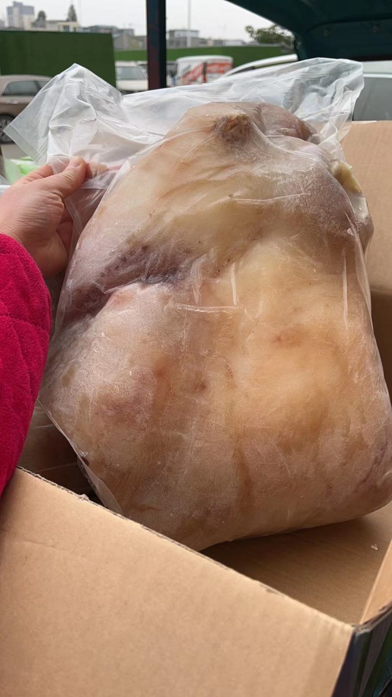 牛头肉跑江湖地摊热卖全熟黄牛头肉散装带皮牛肉冻货厂家批发
