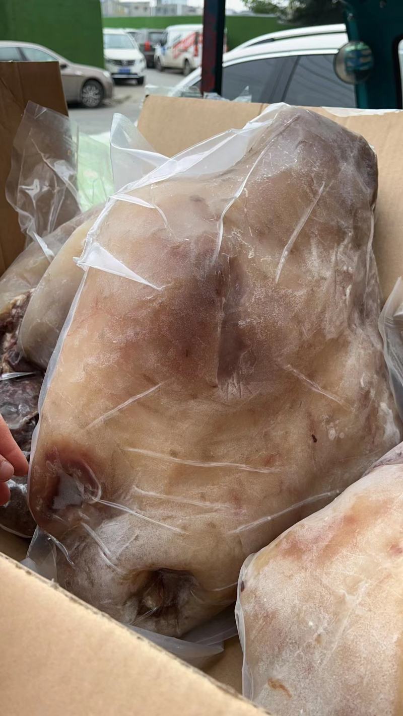 牛头肉跑江湖地摊热卖全熟黄牛头肉散装带皮牛肉冻货厂家批发