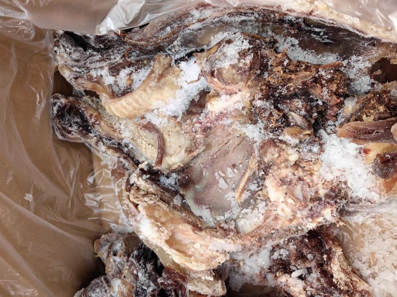 牛头肉跑江湖地摊热卖全熟黄牛头肉散装带皮牛肉冻货厂家批发