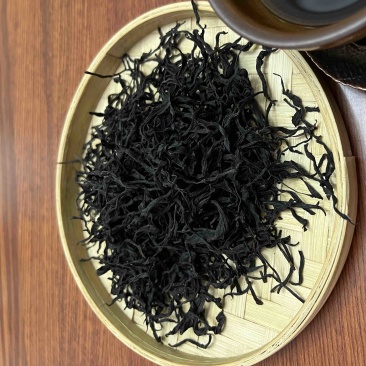 无量山野生红茶甜润滑花香，果香浓郁
