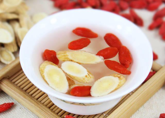 党参黄芪枸杞泡水图