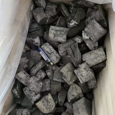 老挝卖丢烧烤炭