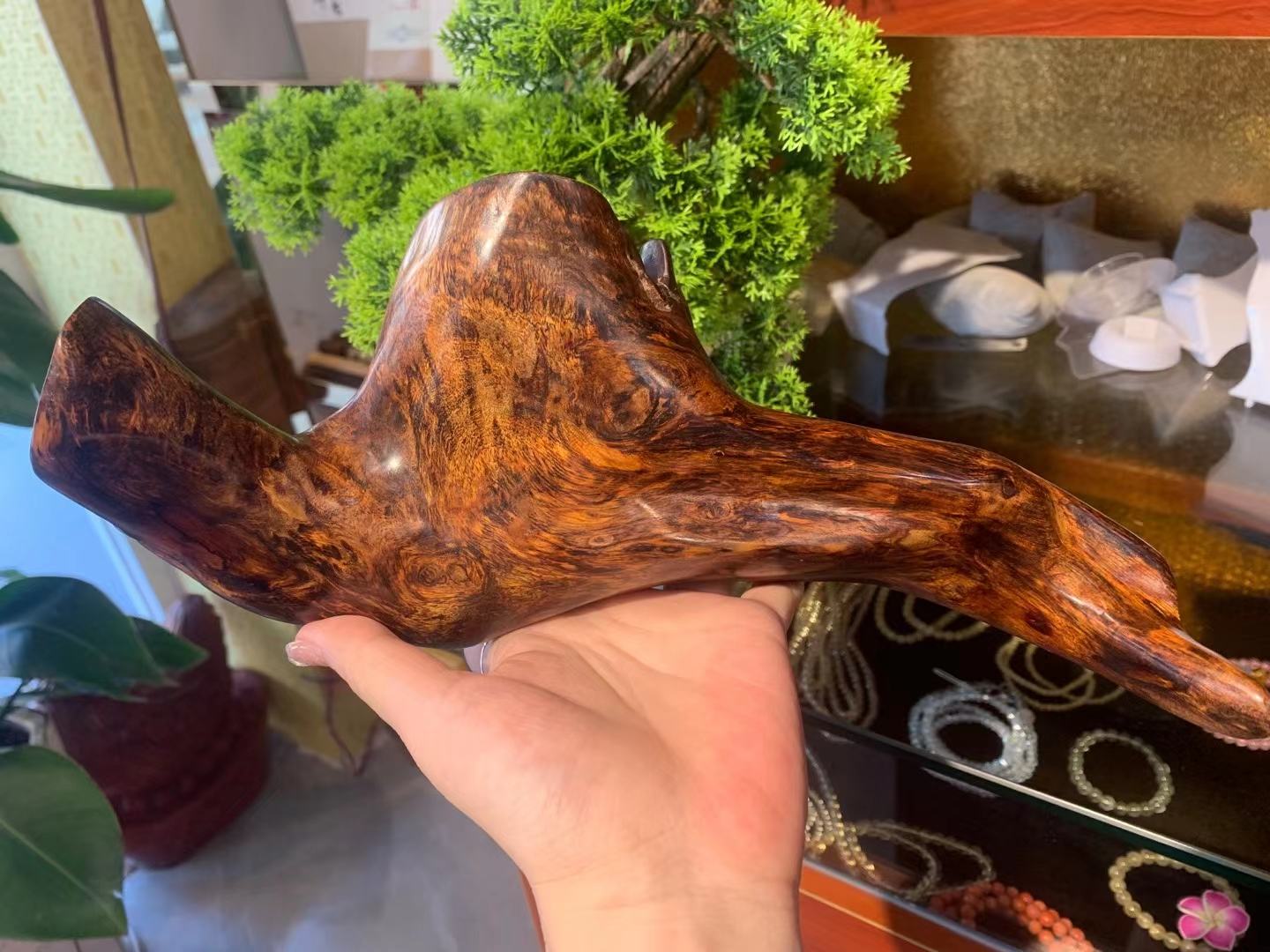 小叶紫檀木雕工艺品特写