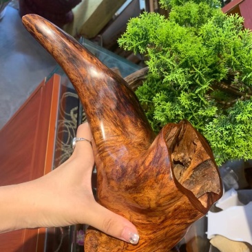 广西本土野生灵芝，各种东南亚进口工艺品，虎，象，熊，