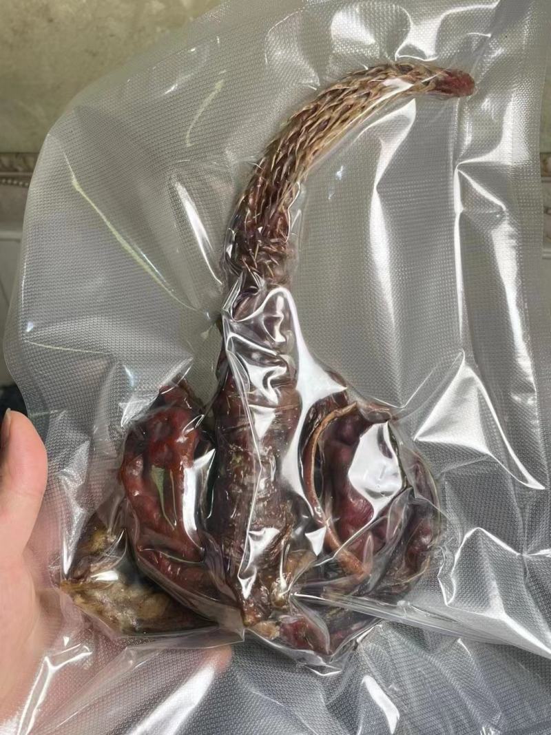 广西本土野生灵芝，各种东南亚进口工艺品，虎，象，熊，