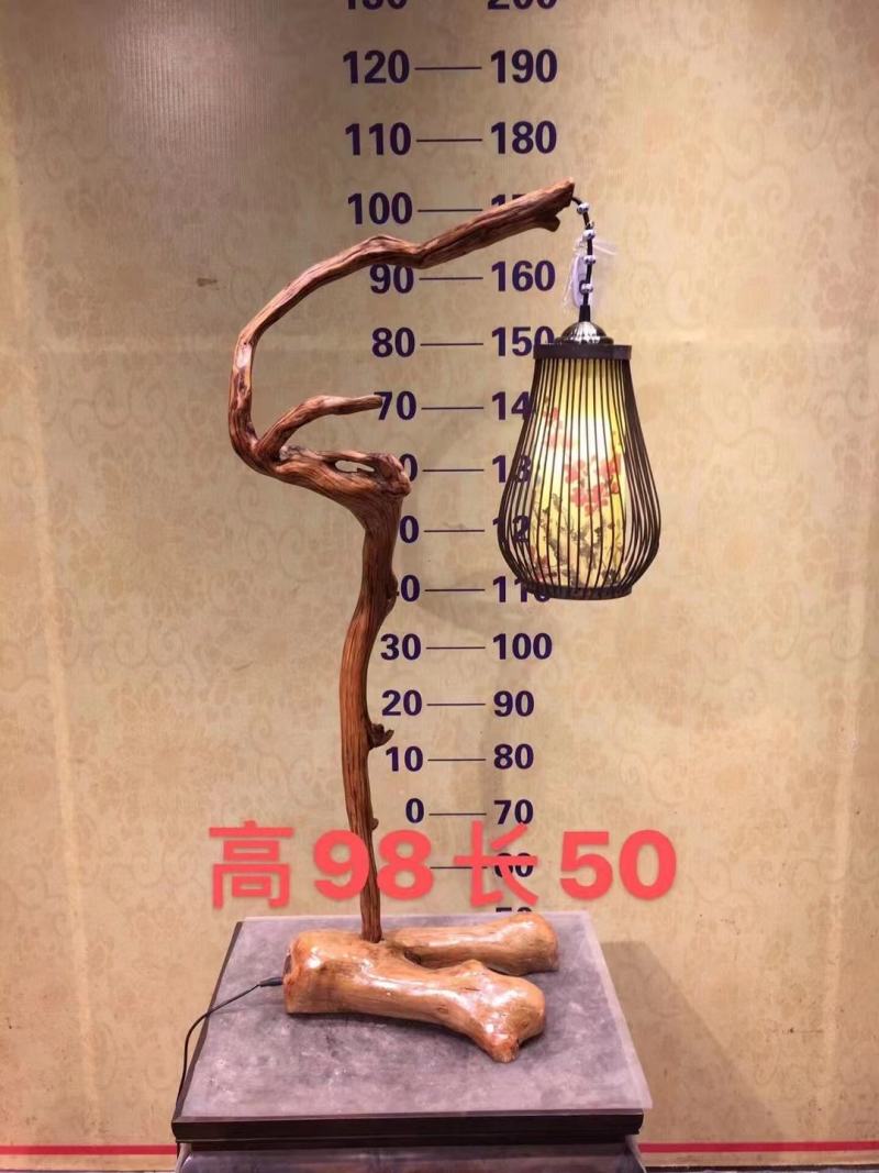 广西本土野生灵芝，各种东南亚进口工艺品，虎，象，熊，