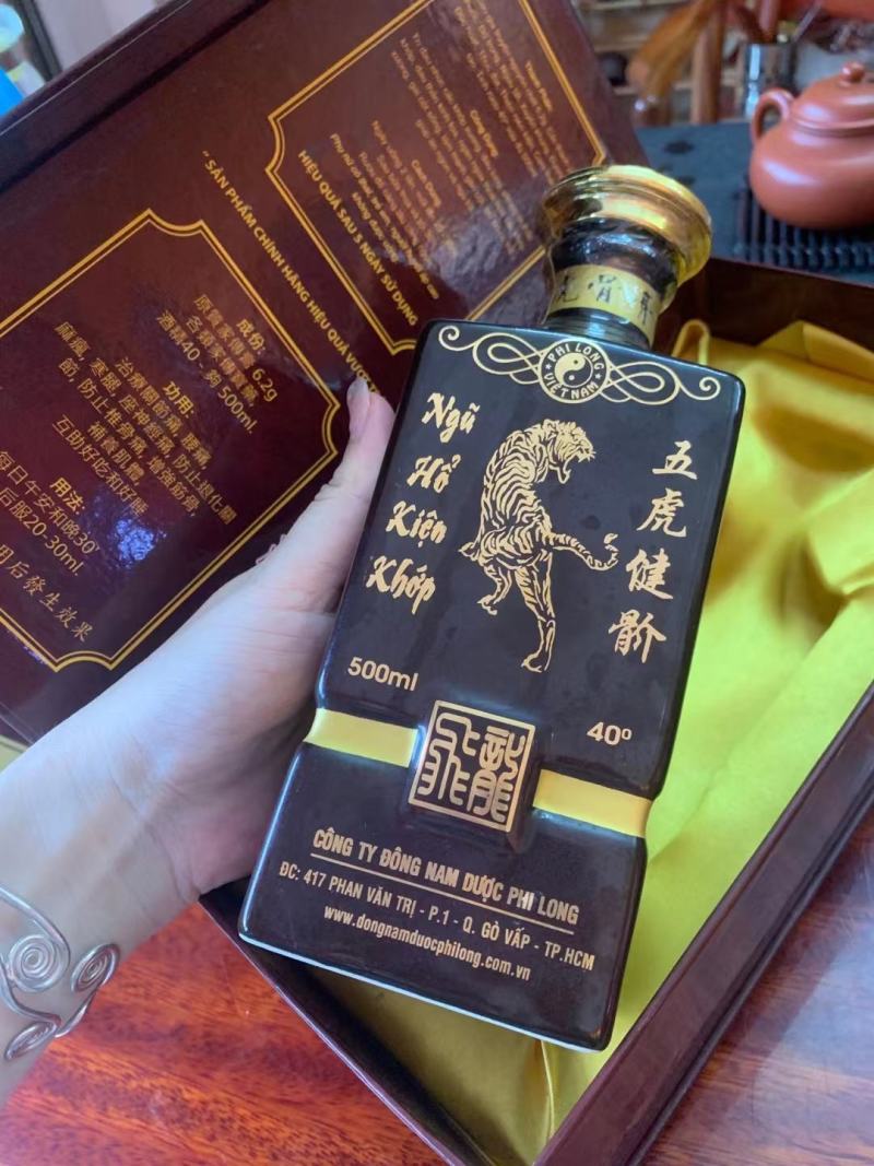 广西本土野生灵芝，各种东南亚进口工艺品，虎，象，熊，