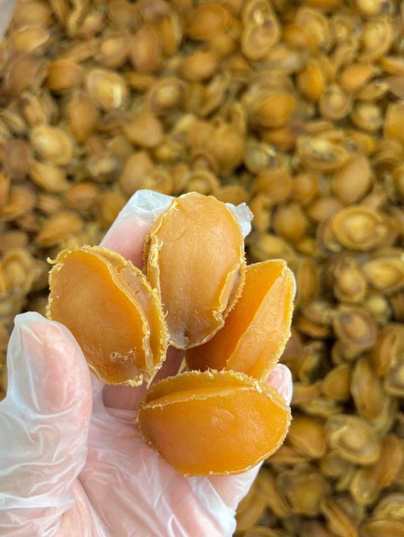 大连鲍鱼鲍心紧，新鲜鲍鱼晒干泡发粒粒新鲜，泡发率好口感好