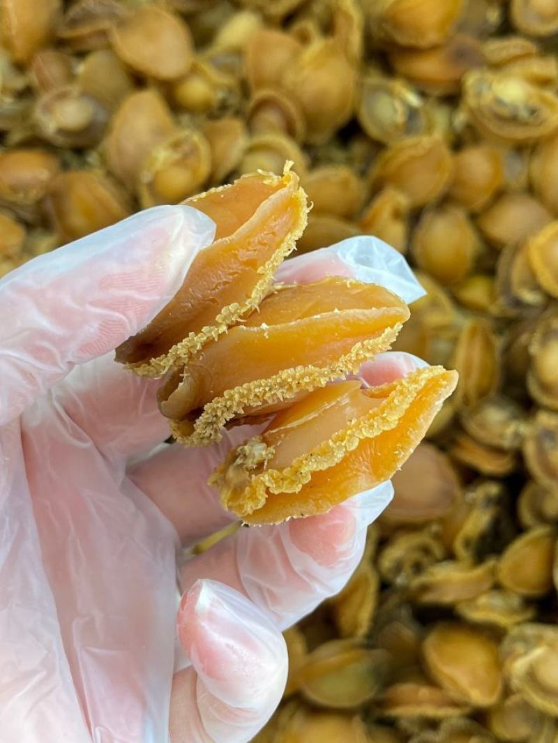 大连鲍鱼鲍心紧，新鲜鲍鱼晒干泡发粒粒新鲜，泡发率好口感好