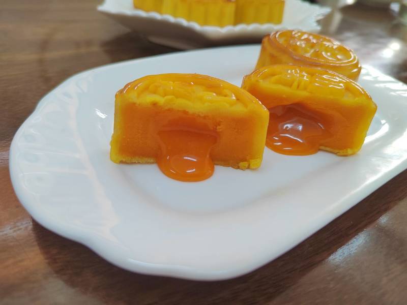 厂家直销奶黄流心月饼，支持定制代工代发