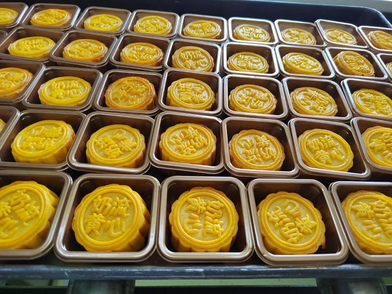 厂家直销奶黄流心月饼，支持定制代工代发