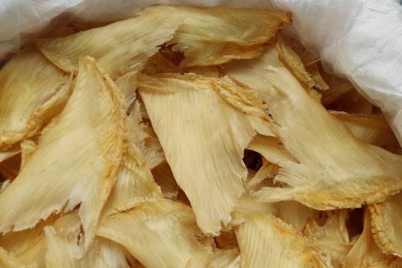 牙只是做鲍翅的原料，将牙只干蒸3分钟晾干后得到金钩鲍翅