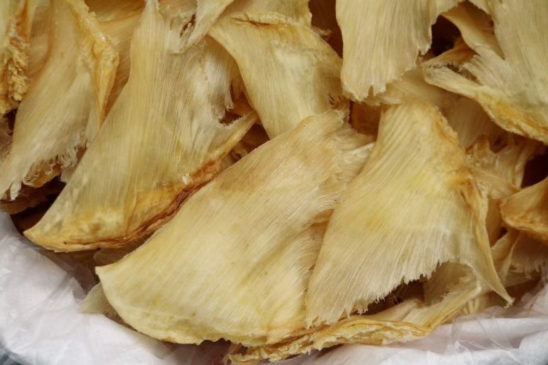 牙只是做鲍翅的原料，将牙只干蒸3分钟晾干后得到金钩鲍翅