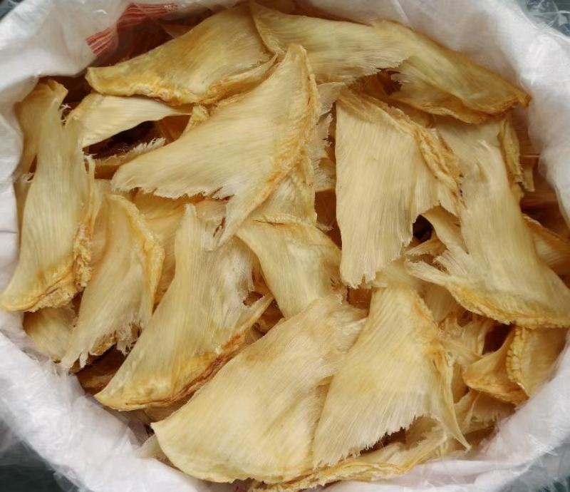 牙只是做鲍翅的原料，将牙只干蒸3分钟晾干后得到金钩鲍翅