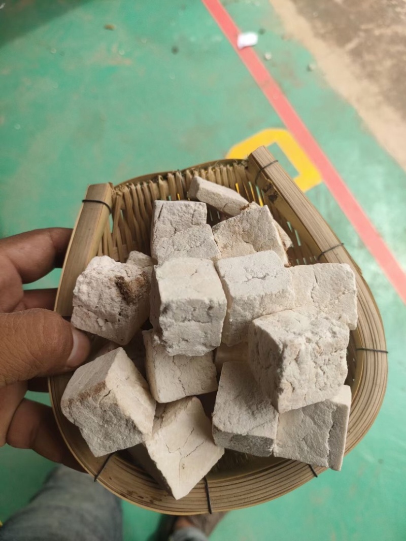 云南茯苓纯白块儿手工切块晒干